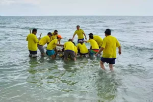 Teams floating their rafts in the sea